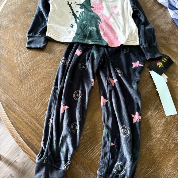 New WICKED The Movie Girls Pajamas 4/5 - Picture 4 of 6